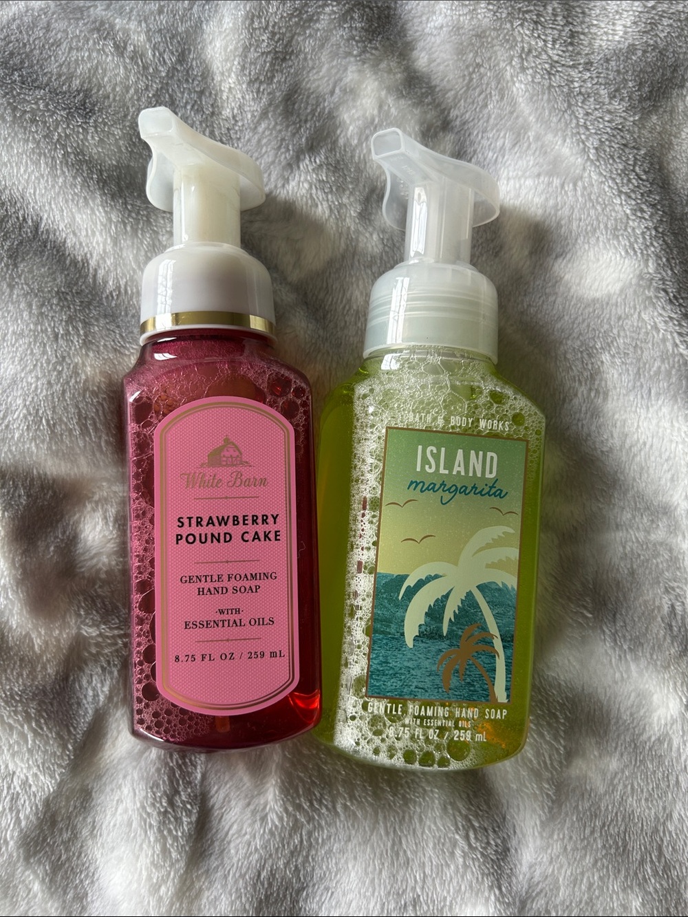 White Barn Pink Foaming Hand Soap - Strawberry Pound Cake